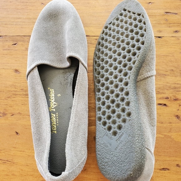 Tender Tootsies suede flat shoes - Picture 3 of 3